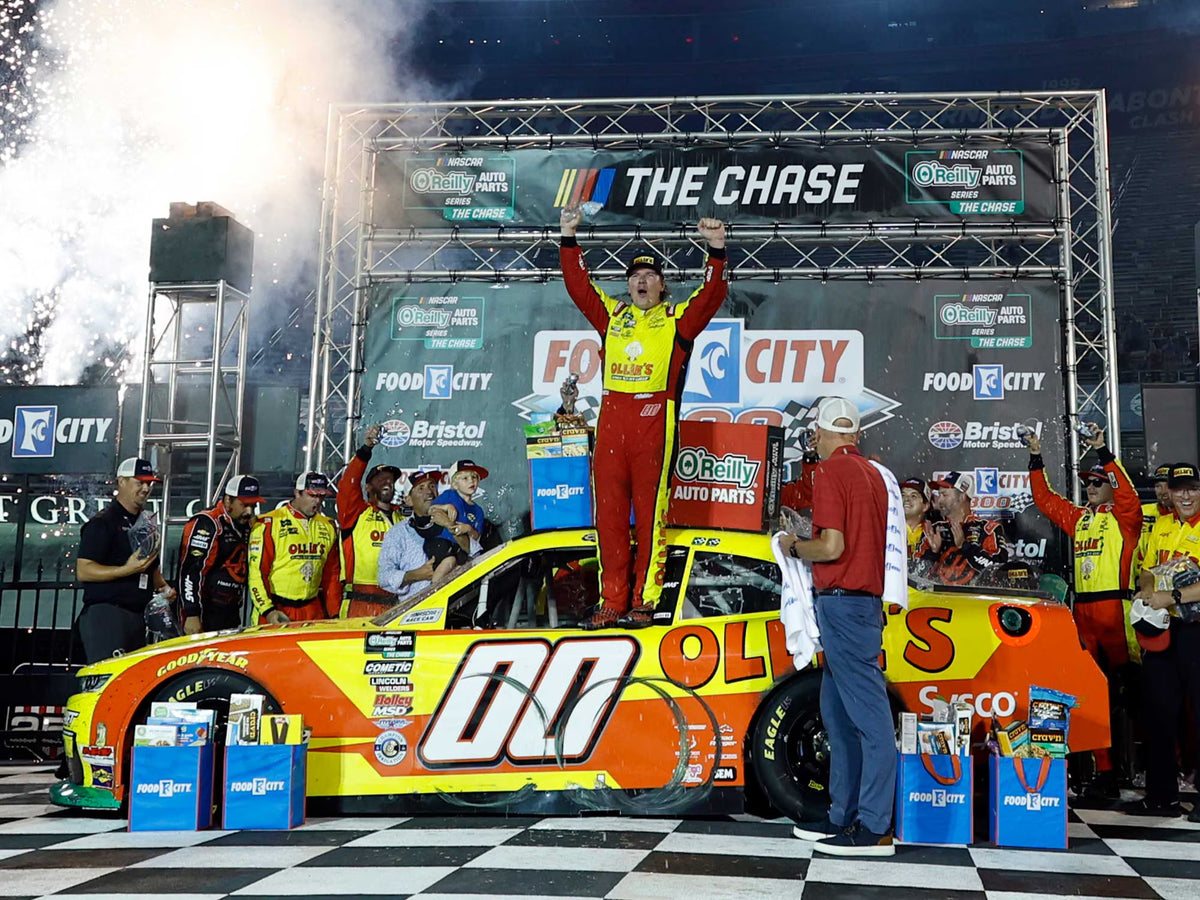(Preorder) Sheldon Creed 2026 Ollie's Bristol Raced Win 1:24 - Standard