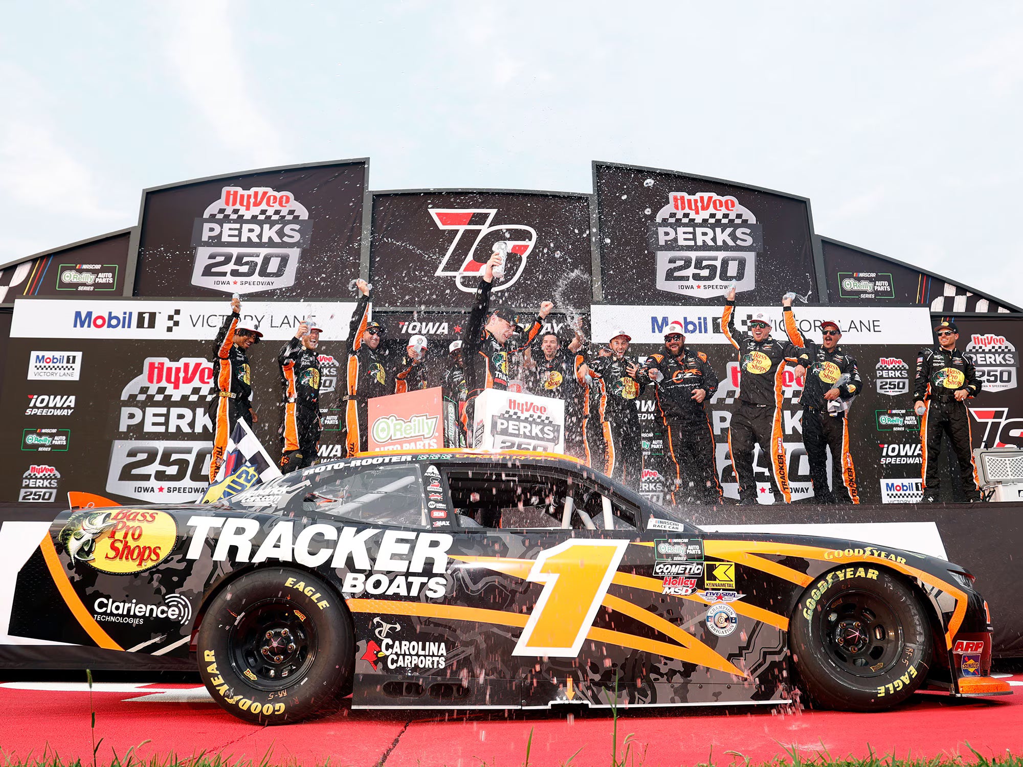(Preorder) Carson Kvapil 2026 Bass Pro Shops/Tracker Boats Iowa Raced Win 1:64